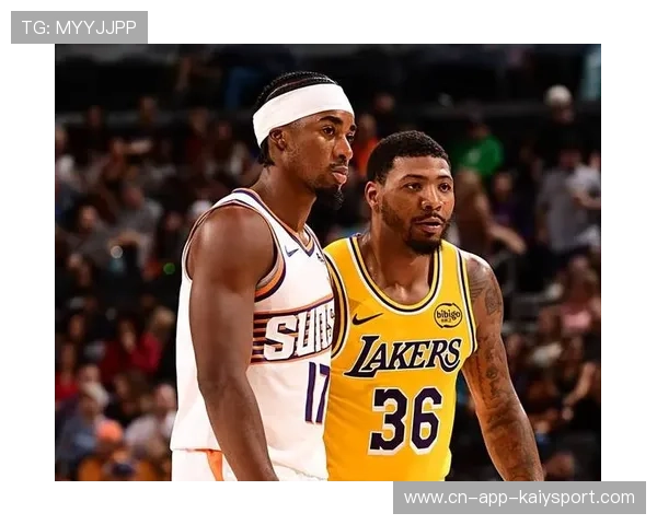 湖人队攻防两端配合默契，冲击季后赛，湖人对队员
